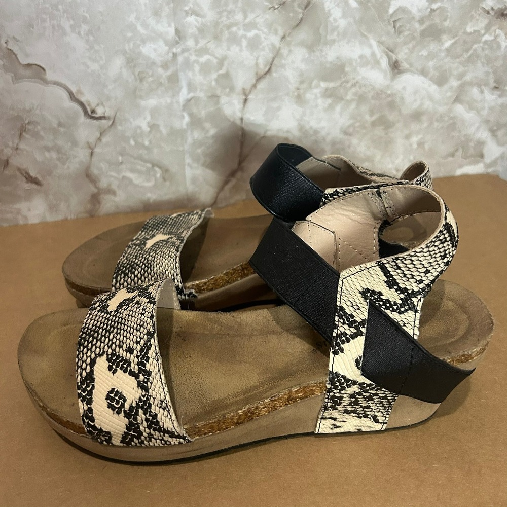 Bare Traps Women Snake Print‎ Wedge Sandals Black Tan Size 8.5